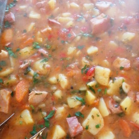 MANCARE DE CARTOFI CU CARNE DE PORC