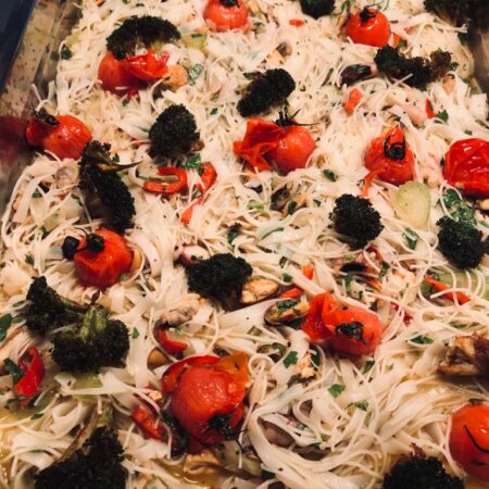 NOODLES CU LEGUME SI URECHI DE LEMN