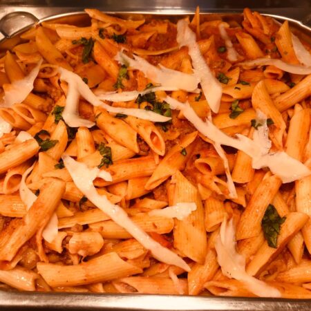 PENNE BOLOGNESE CU CARNE DE VITA