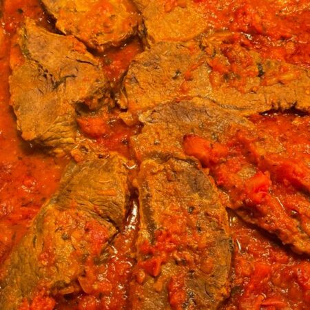 PULPA VITA LA CUPTOR CU SOS DE ROSII